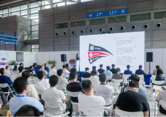 深圳汇泉翻译官助力2022深圳国际新型显示与触控精英峰会，为大会提供同声传译翻译服务！