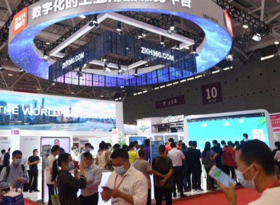 深圳汇泉翻译官助力2018（深圳）国际工业自动化展览会，为大会提供同声传译翻译服务！