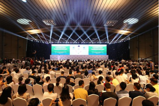 深圳汇泉翻译官助力2018深圳国际BT领袖峰会，为大会提供同声传译翻译服务！